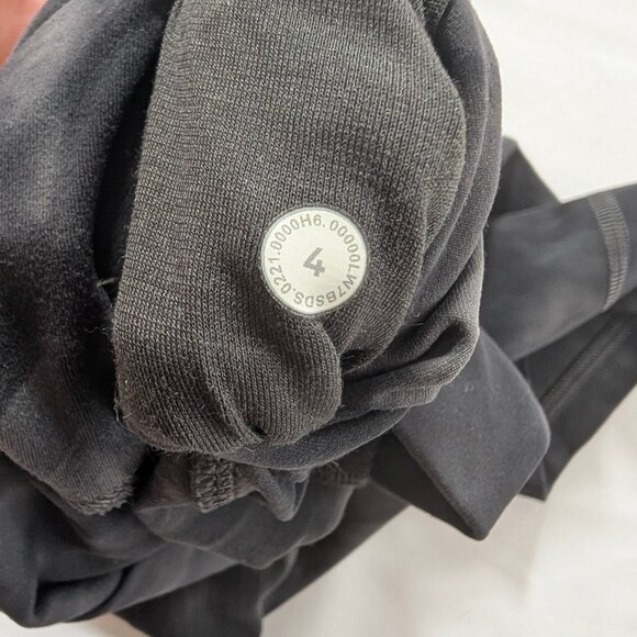 EUC Lululemon Align Short 8" Diamond Dye Pitch Grey Graphite Grey Women's 4 yoga - Picture 3 of 6